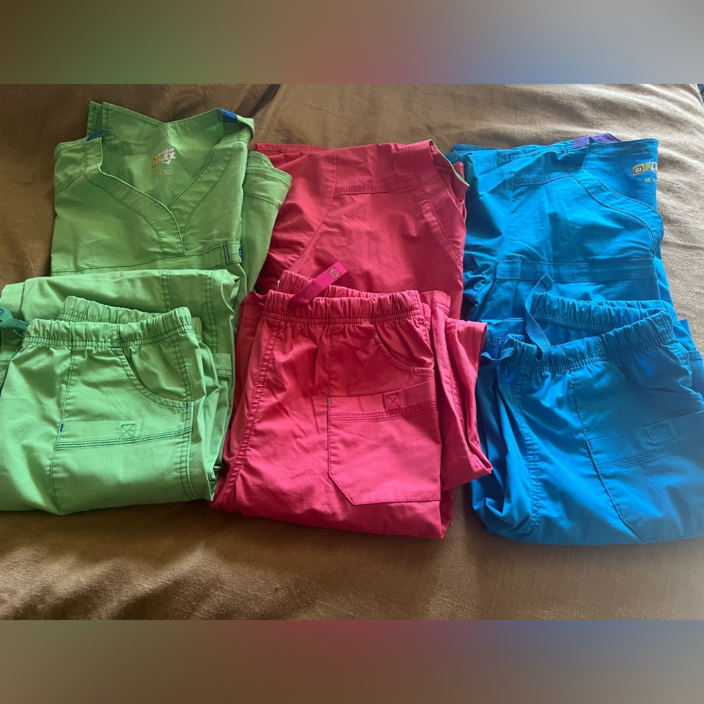 3 pairs of size M wonderwink flex scrubs